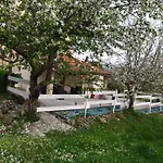 Domaine De Loli בית נופש סן-ז'ירון