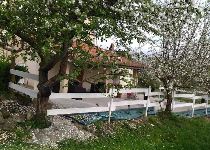 Domaine De Loli Дом отдыха Сен-Жирон